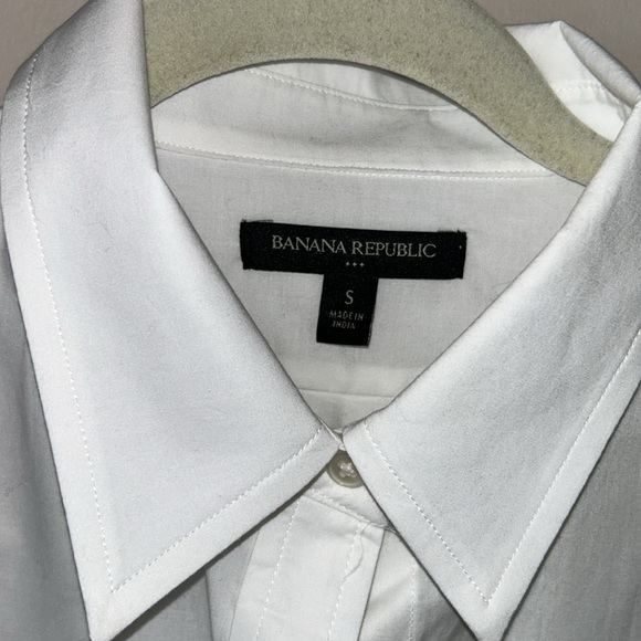 Banana Republic Womans white oversized button down shirt. - Picture 2 of 5